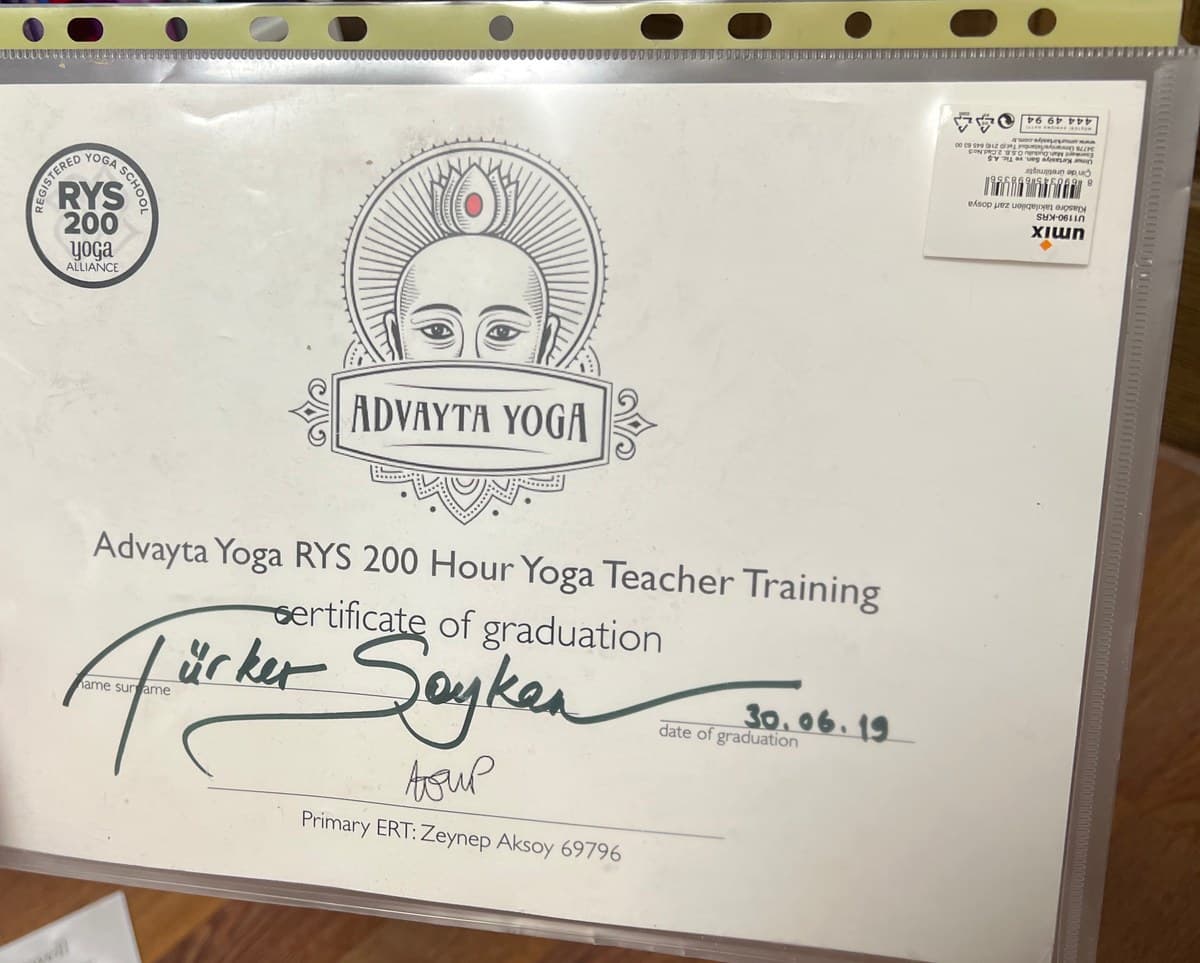 Advayta Yoga RYS 200 saat yoga eğitmenliği mezuniyet sertifikası, Türker Soykan adına